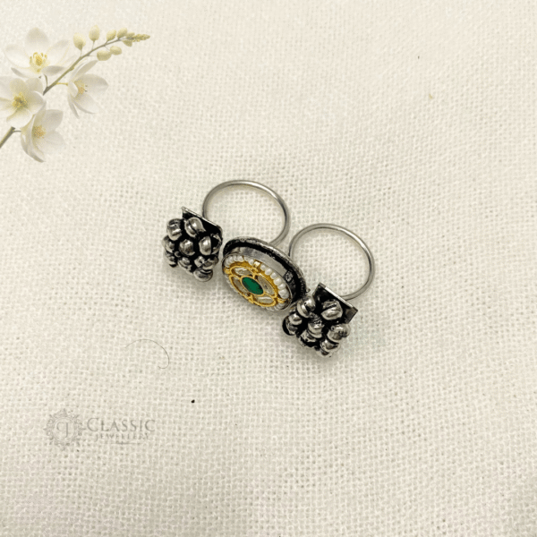 german-ring-white-2finger-1